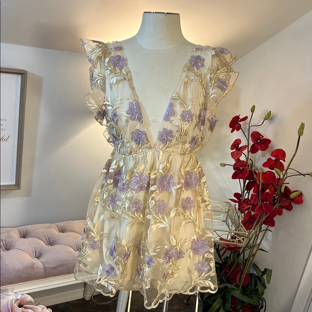 Lucy in the Sky Floral Embroidered Mini Dress Lavender Gold Flutter Sleeve Sz S
